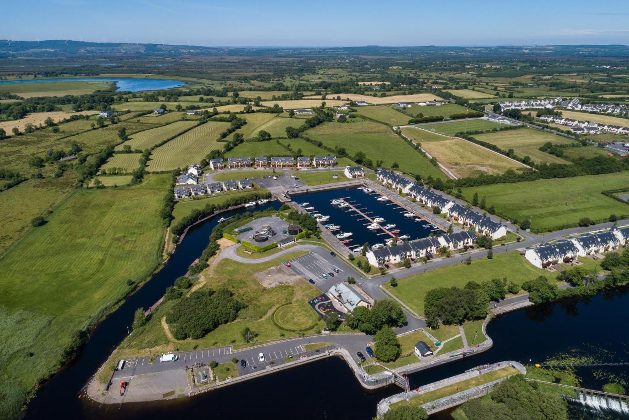 Shannonside - Stylish 5 Bed Marina Home & 40Ft Mooring Termonbarry Екстериор снимка
