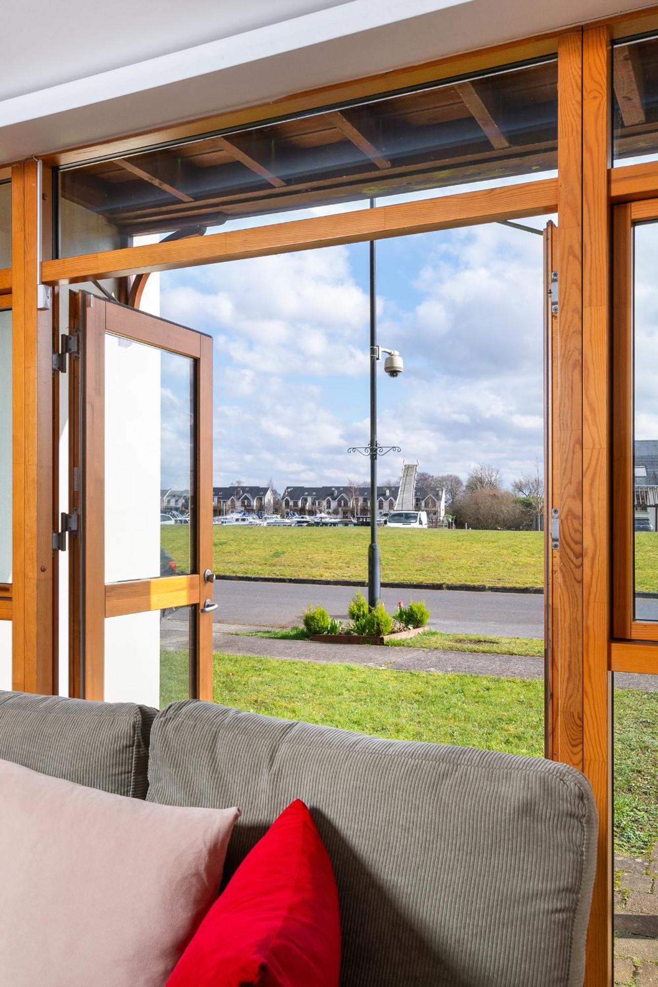 Shannonside - Stylish 5 Bed Marina Home & 40Ft Mooring Termonbarry Екстериор снимка