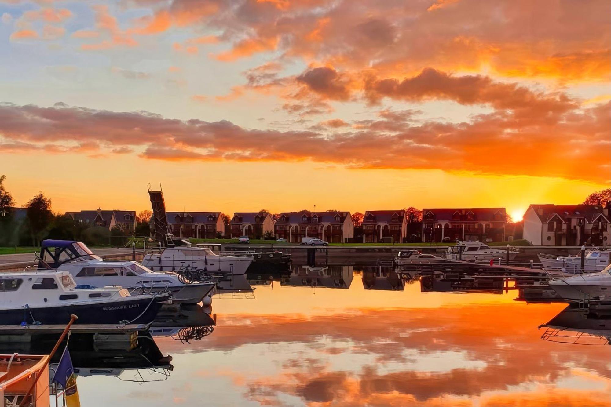 Shannonside - Stylish 5 Bed Marina Home & 40Ft Mooring Termonbarry Екстериор снимка