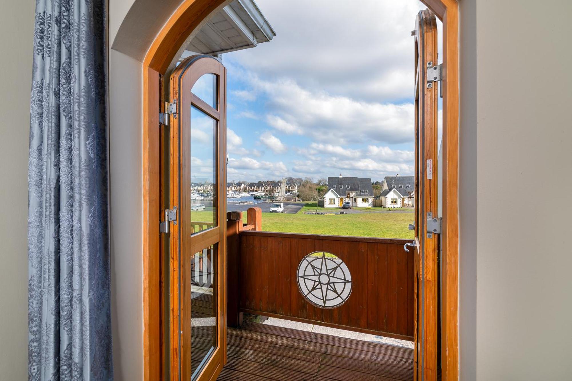 Shannonside - Stylish 5 Bed Marina Home & 40Ft Mooring Termonbarry Екстериор снимка