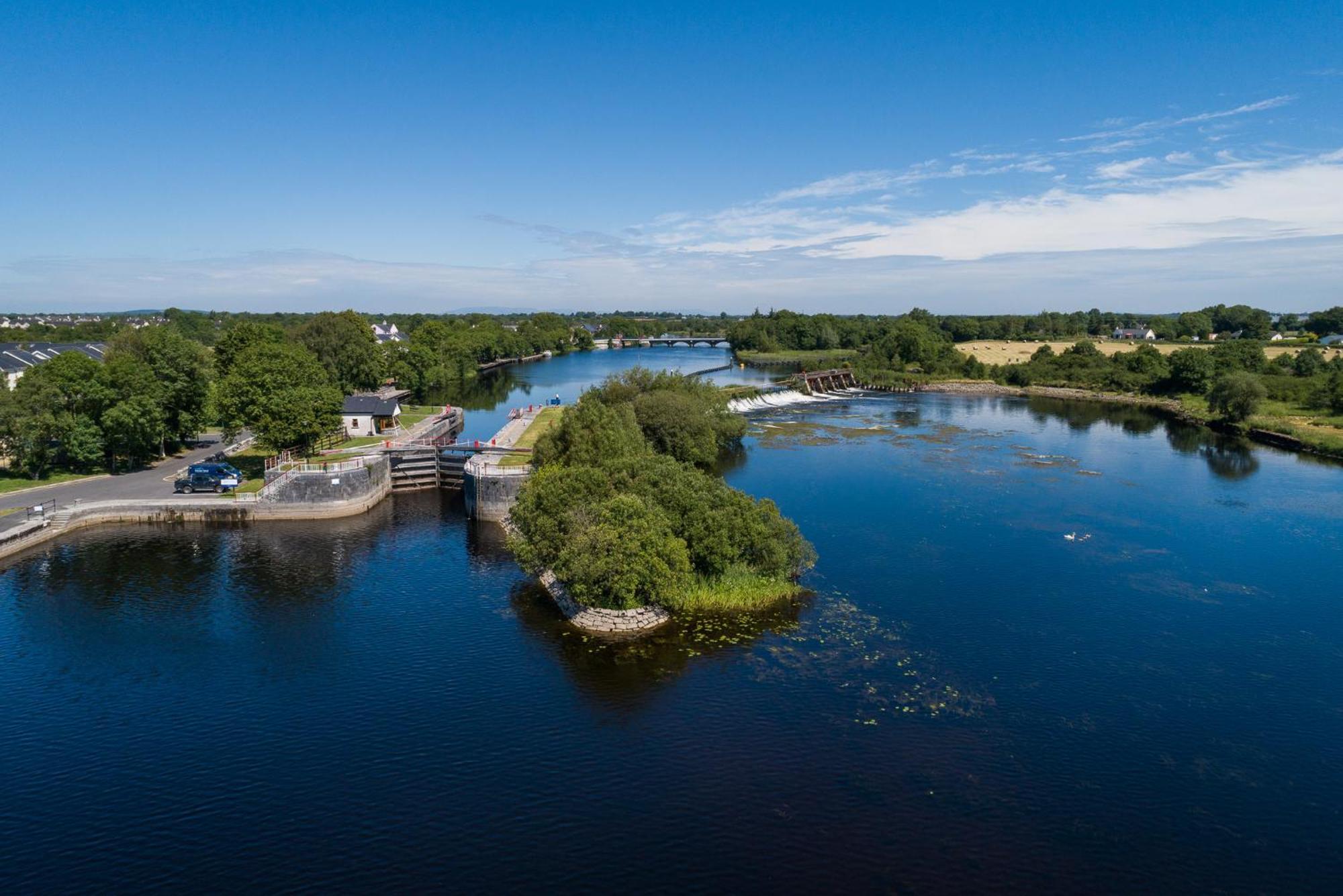 Shannonside - Stylish 5 Bed Marina Home & 40Ft Mooring Termonbarry Екстериор снимка