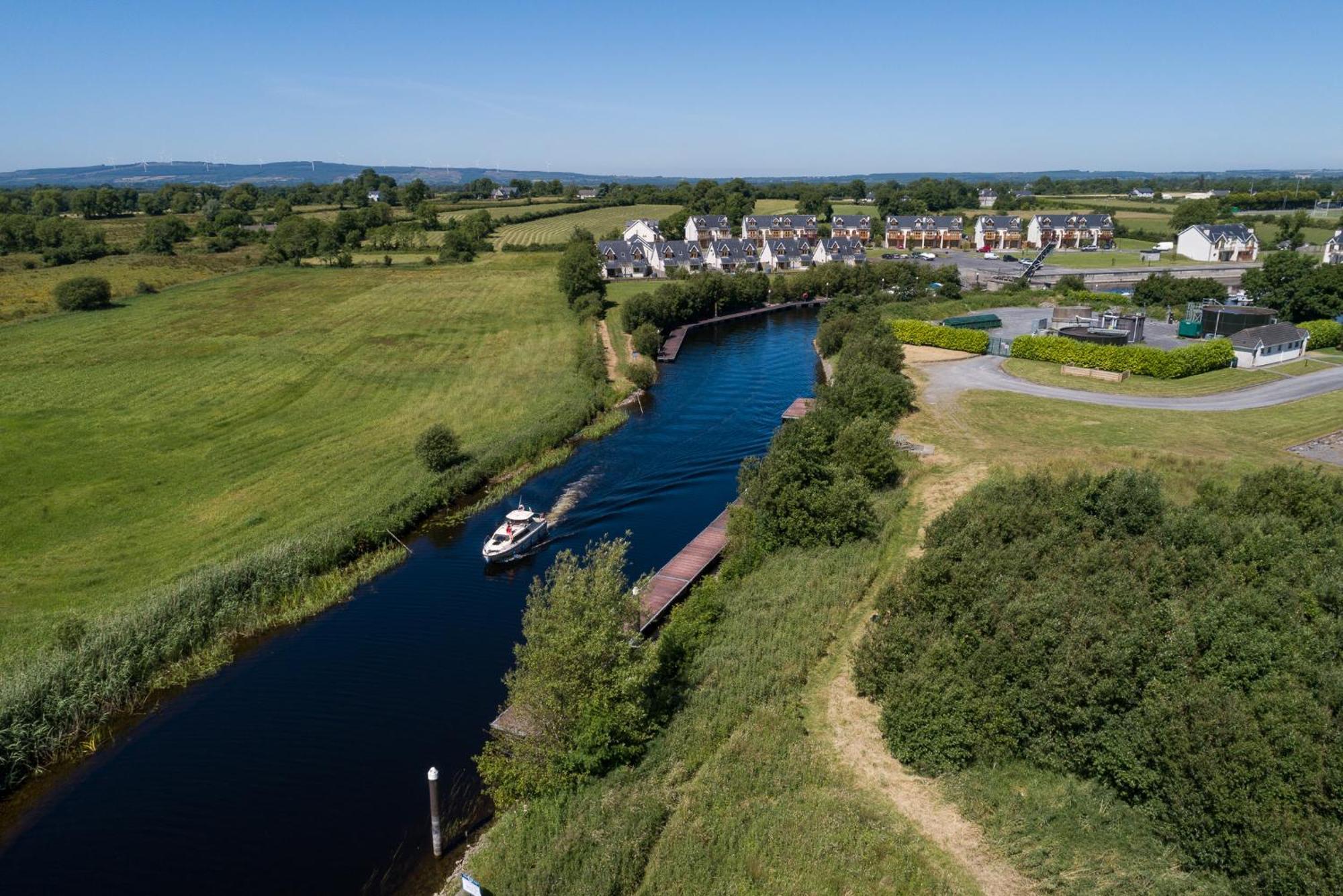 Shannonside - Stylish 5 Bed Marina Home & 40Ft Mooring Termonbarry Екстериор снимка
